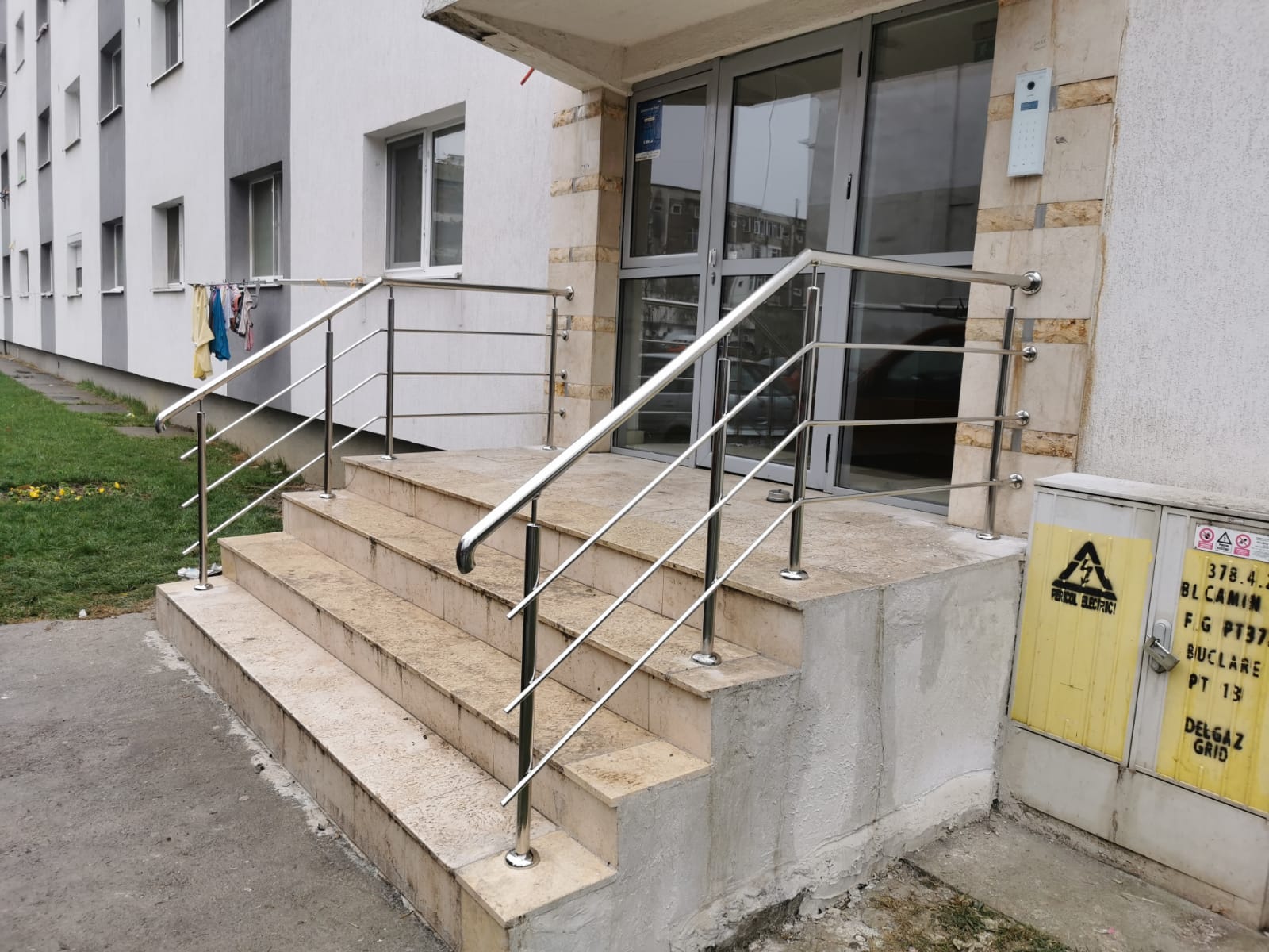 Balustrade de inox scara de bloc in Huși, Vaslui
